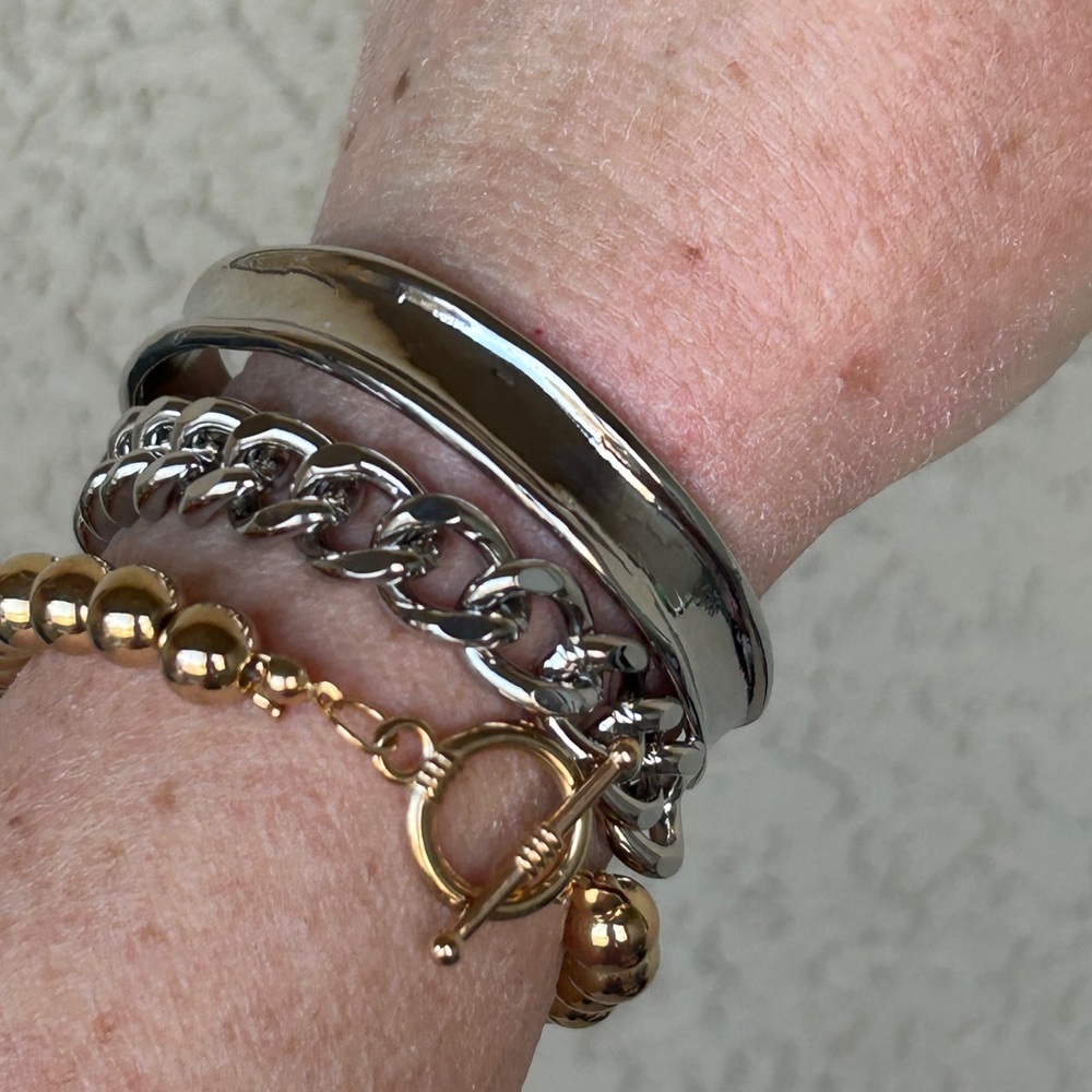 Brutalist Silver Chain Link Cuff Bracelet - Picture 9 of 10